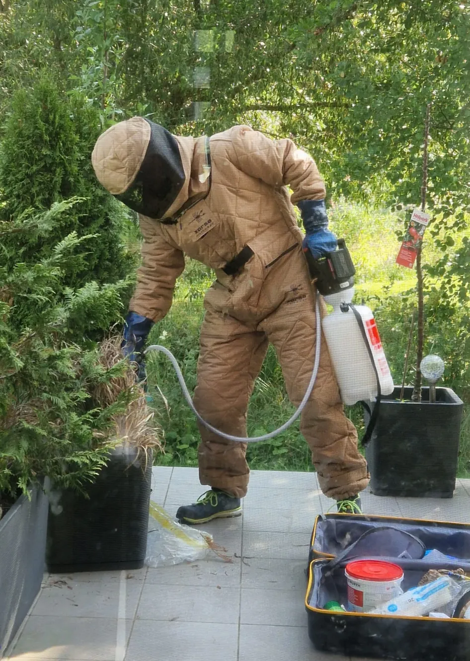 Rainer Wenzel bei der Arbeit, Bild 19